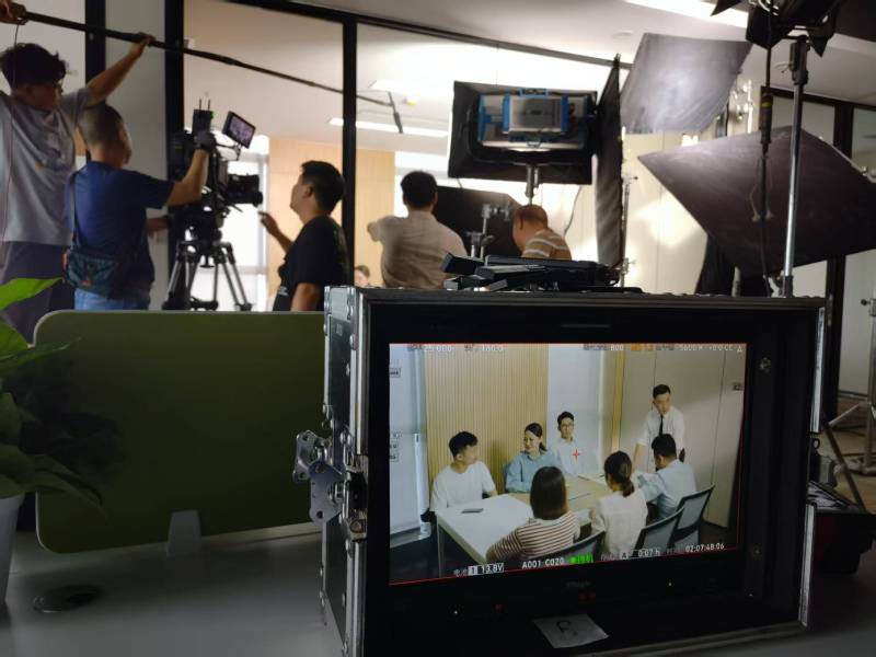 应县TVC拍摄公司：科技产品视觉化大师，诠释未来感与功能美学