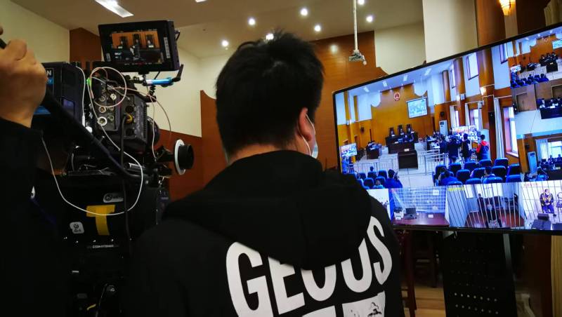 AI生成VS人工创意——应县广告片拍摄公司的技术浪漫主义实践